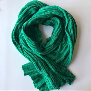 SOLD Barely Worn Cable Knit Kelly Green Scarf